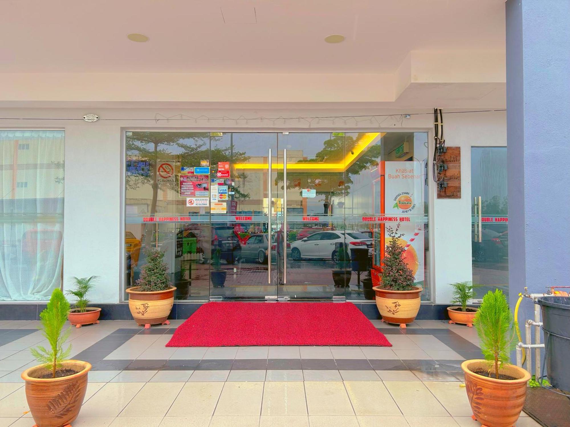 Double Happiness Hotel Sitiawan Exterior photo