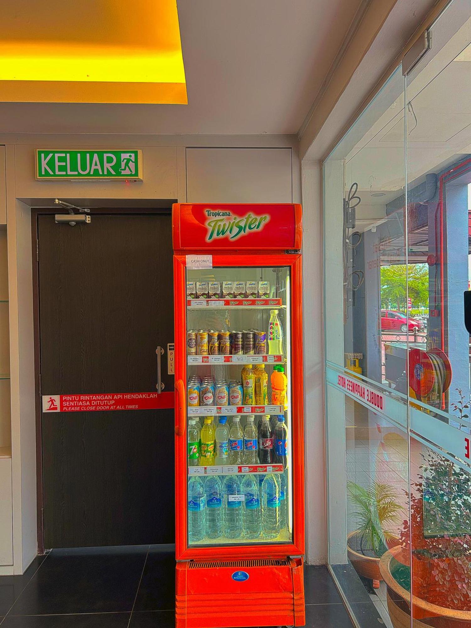 Double Happiness Hotel Sitiawan Exterior photo